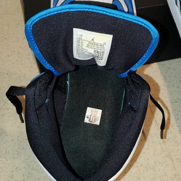 Authentic NIKE Jordan 1 Sneakers Gorgeous Signal Blue Patent Leather size11 MINT - Picture 9 of 9